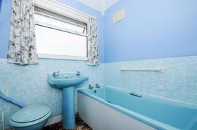 3 bedroom End of Ter...